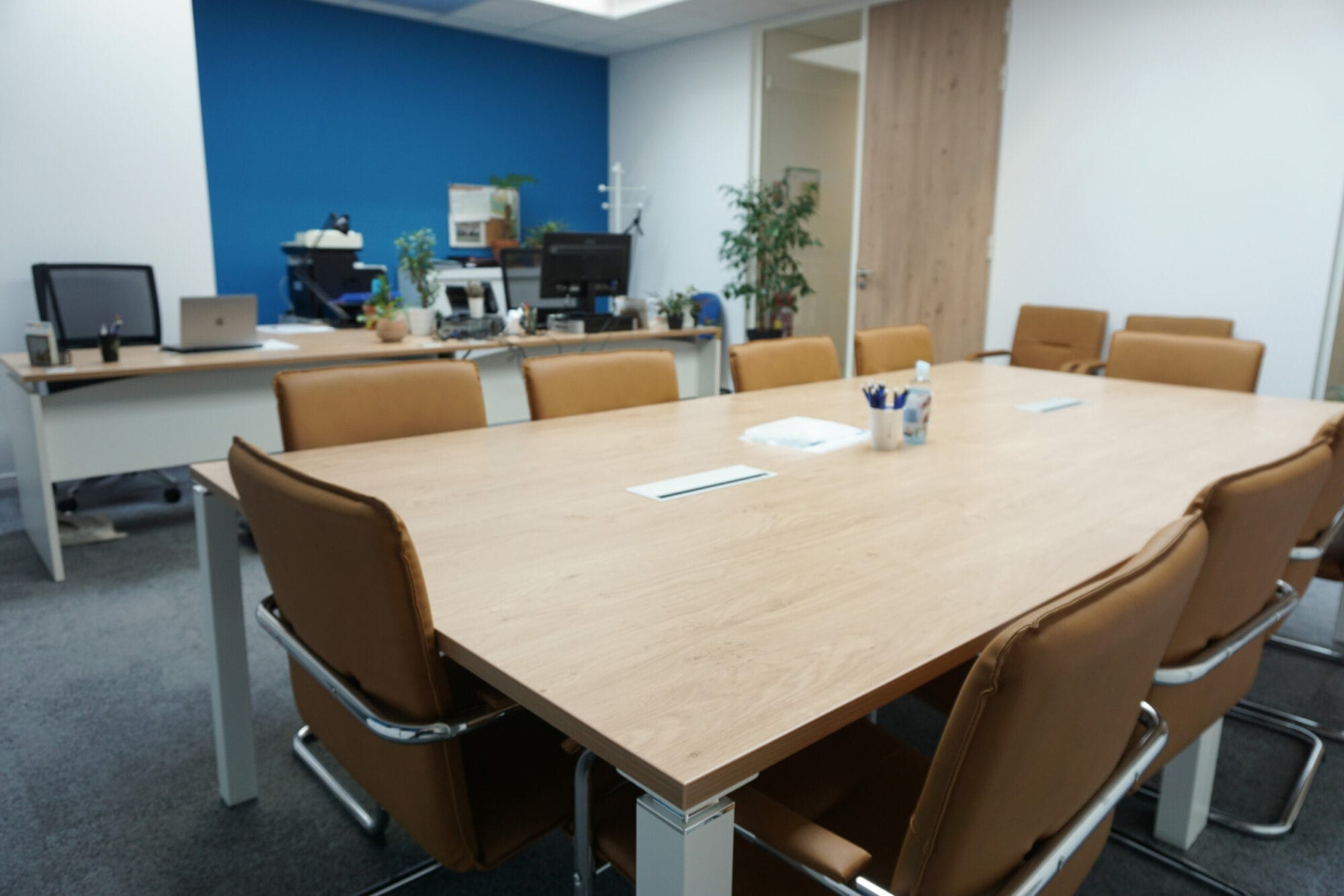 Bureau d’Evelyne Plouvier et salle de réunion